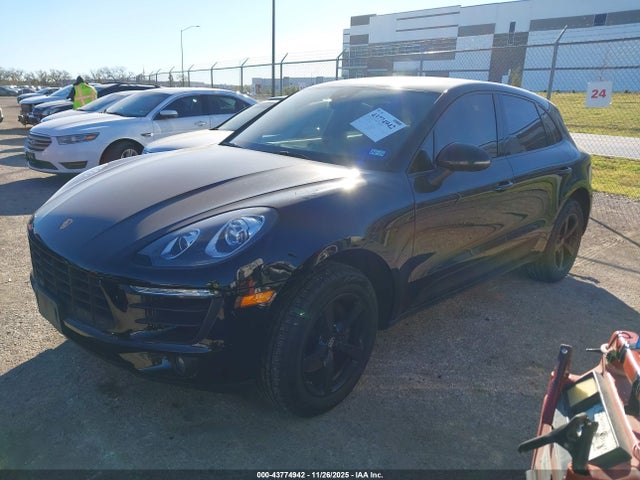 2017 PORSCHE MACAN WP1AA2A54HLB80910 Photo 1