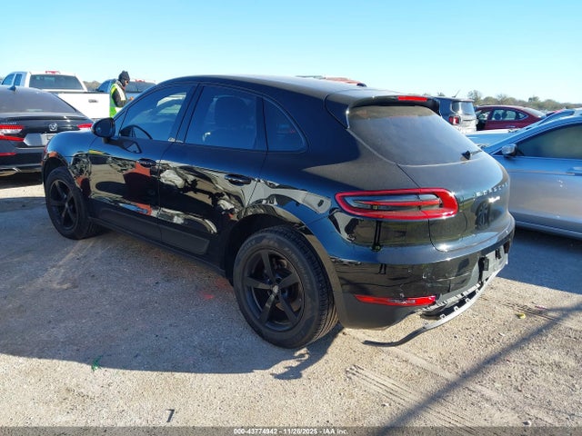2017 PORSCHE MACAN WP1AA2A54HLB80910 Photo 2
