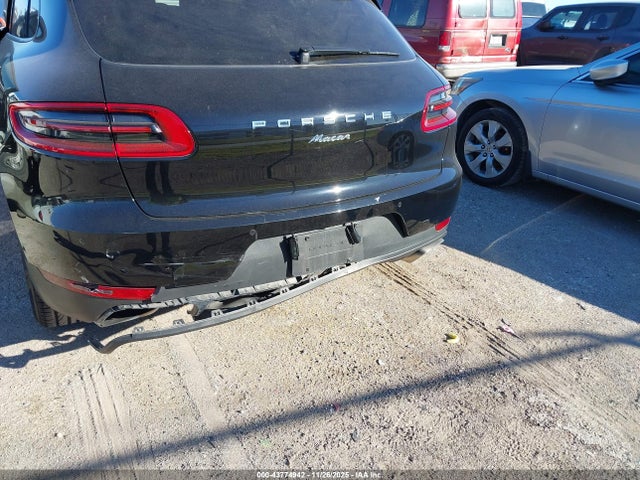 2017 PORSCHE MACAN WP1AA2A54HLB80910 Photo 5