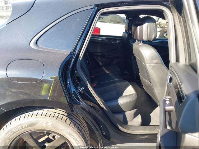 2017 PORSCHE MACAN WP1AA2A54HLB80910 Photo 7