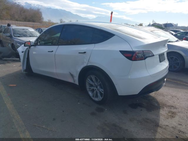 2021 TESLA MODEL Y 5YJYGDEE6MF240929 Photo 2