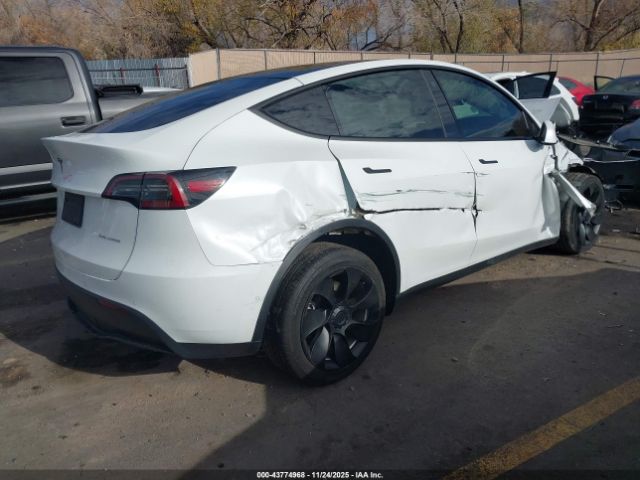 2021 TESLA MODEL Y 5YJYGDEE6MF240929 Photo 3