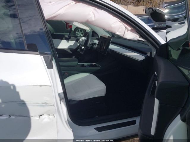 2021 TESLA MODEL Y 5YJYGDEE6MF240929 Photo 4