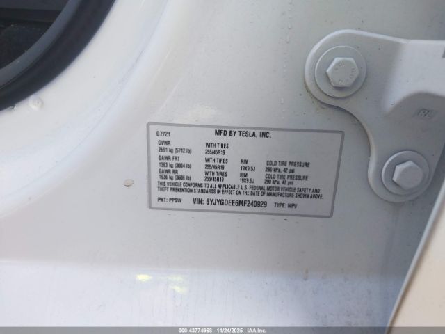 2021 TESLA MODEL Y 5YJYGDEE6MF240929 Photo 8