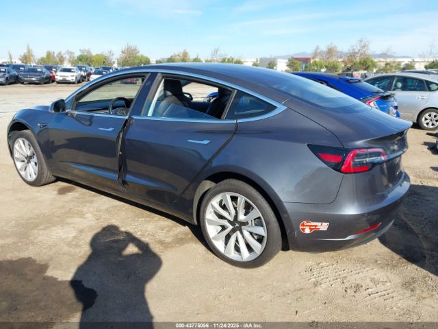 2018 TESLA MODEL 3 5YJ3E1EA3JF036743 Photo 2