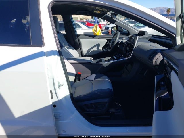 Subaru Solterra Limited 2024 JTMABABA8RA060674 Image 5