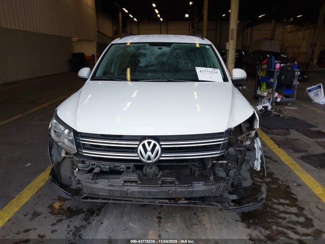 WVGBV7AX2JK001067 Volkswagen Tiguan Limited 2.0t