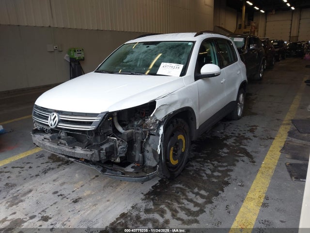 WVGBV7AX2JK001067 Volkswagen Tiguan Limited 2.0t