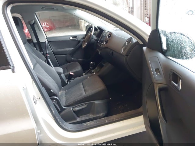 WVGBV7AX2JK001067 Volkswagen Tiguan Limited 2.0t