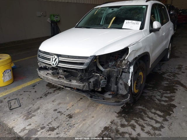 WVGBV7AX2JK001067 Volkswagen Tiguan Limited 2.0t