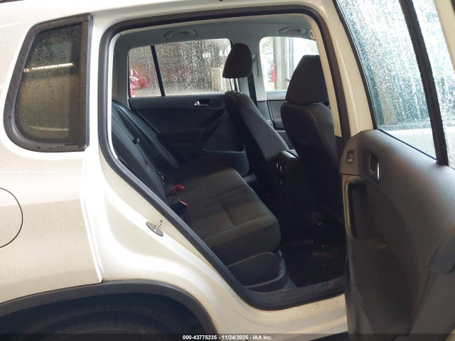 WVGBV7AX2JK001067 Volkswagen Tiguan Limited 2.0t