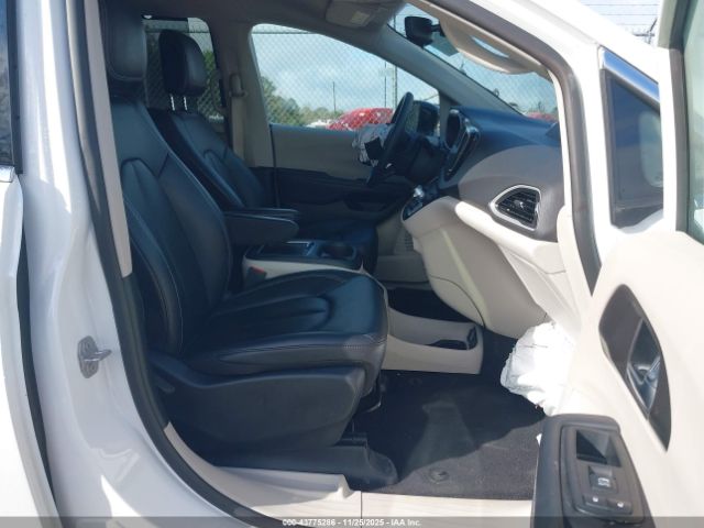 2024 CHRYSLER PACIFICA 2C4RC1BG0RR165435 Photo 4