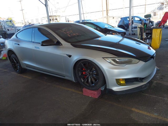 2017 TESLA MODEL S 5YJSA1E1XHF231188 Photo 0