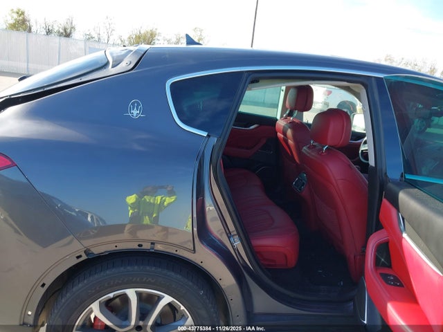 ZN661XUA0KX320561 Maserati Levante