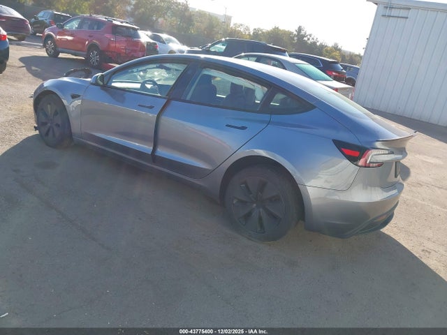 2025 TESLA MODEL 3 5YJ3E1EB1SF883691 Photo 2