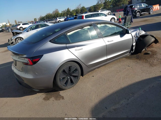 2025 TESLA MODEL 3 5YJ3E1EB1SF883691 Photo 3