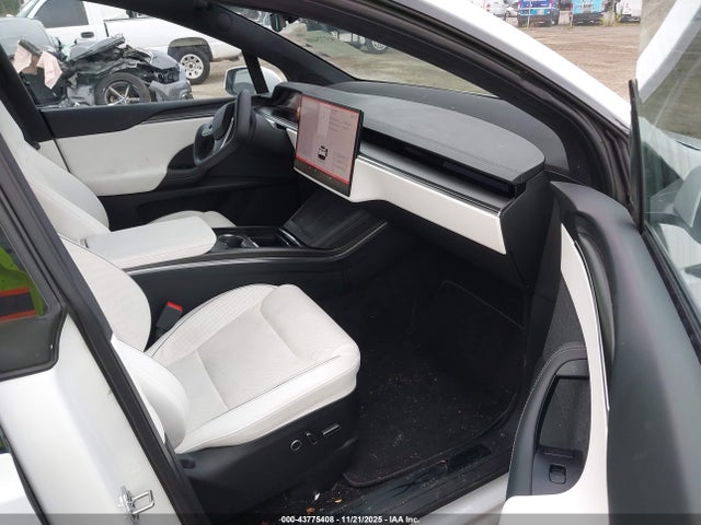 2022 TESLA MODEL X 7SAXCBE62NF336596 Photo 4