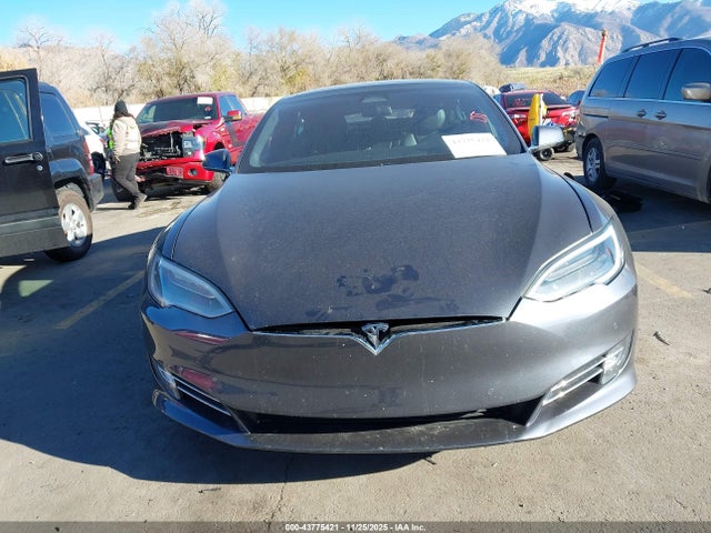 Продажа на аукционе авто 2018 Tesla Model S 100d/75d/p100d, vin: 5YJSA1E26JF261819, номер лота: 43775421