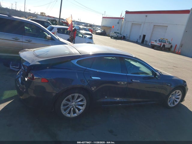 Продажа на аукционе авто 2018 Tesla Model S 100d/75d/p100d, vin: 5YJSA1E26JF261819, номер лота: 43775421