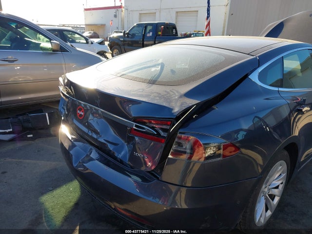 Продажа на аукционе авто 2018 Tesla Model S 100d/75d/p100d, vin: 5YJSA1E26JF261819, номер лота: 43775421