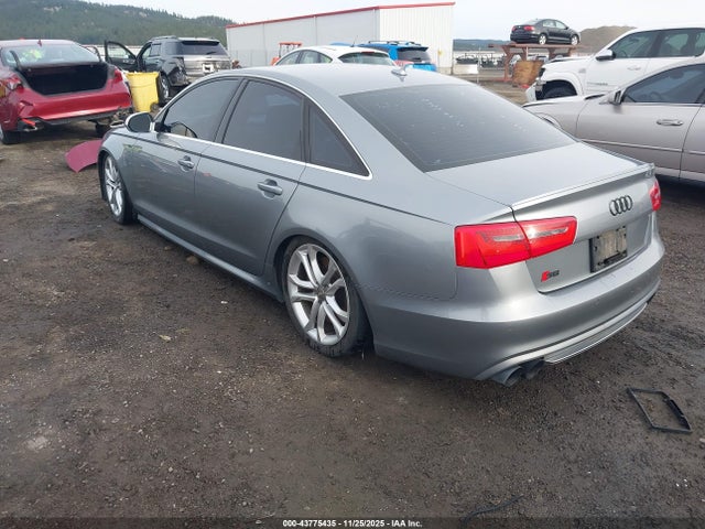 2013 AUDI S6 WAUJ2BFC2DN060945 Photo 2