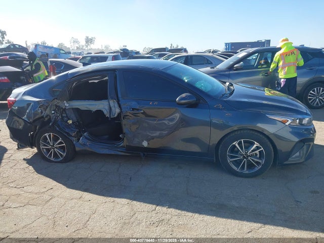 3KPF24AD1NE458870 KIA Forte Lxs