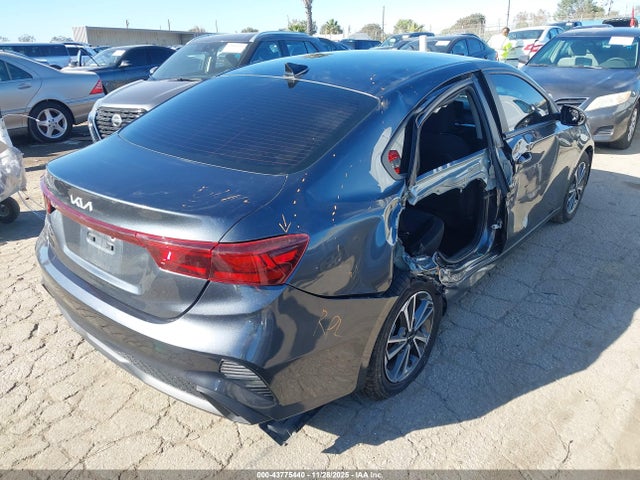 3KPF24AD1NE458870 KIA Forte Lxs