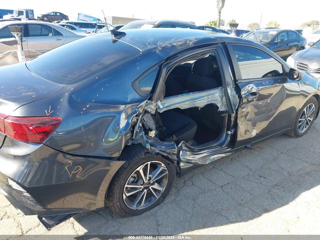 3KPF24AD1NE458870 KIA Forte Lxs