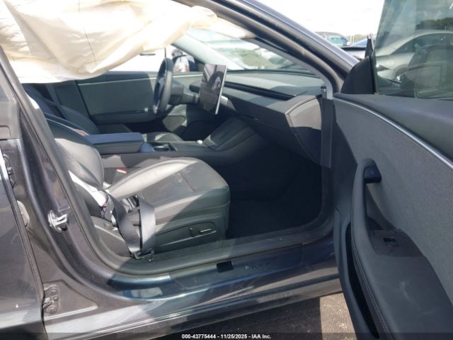 2025 TESLA MODEL 3 5YJ3E1EA0SF996684 Photo 4