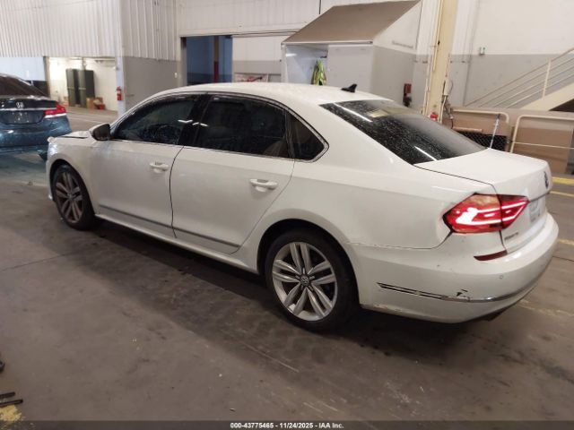 2017 VOLKSWAGEN PASSAT 1VWGT7A37HC048772 Photo 2