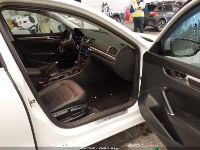 2017 VOLKSWAGEN PASSAT 1VWGT7A37HC048772 Photo 4
