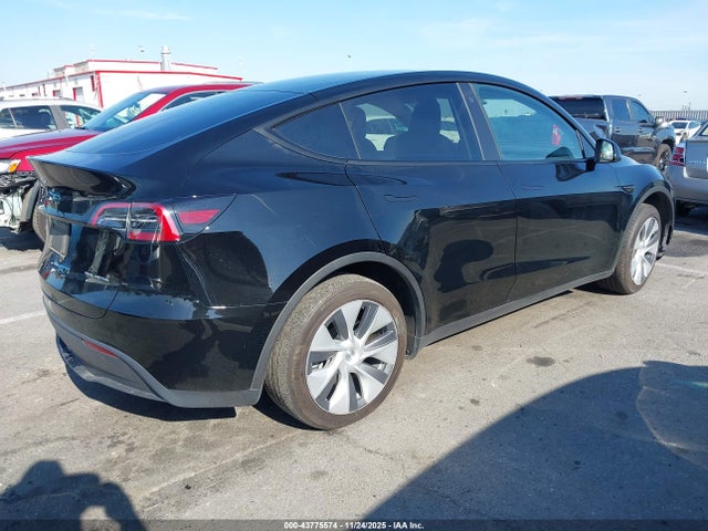 2023 TESLA MODEL Y 7SAYGDEE9PA087290 Photo 3