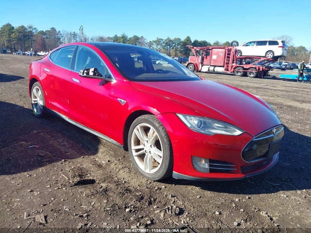 43775667 :رقم المزاد ، 5YJSA1H18FFP69395 vin ، 2015 Tesla Model S 60/70/85 مزاد بيع