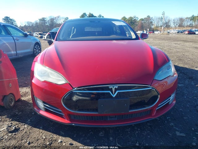 43775667 :رقم المزاد ، 5YJSA1H18FFP69395 vin ، 2015 Tesla Model S 60/70/85 مزاد بيع