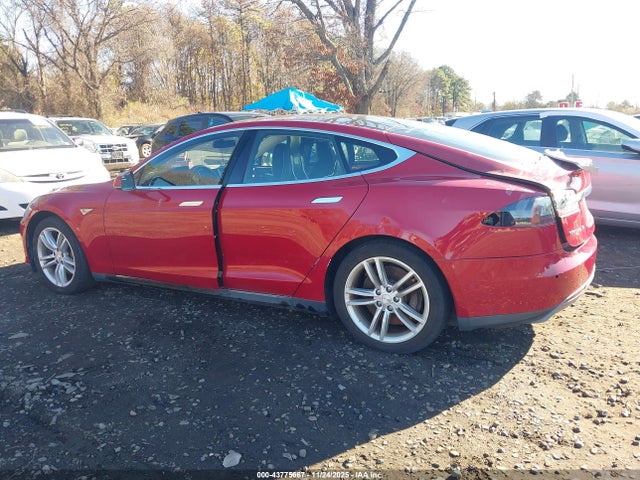 43775667 :رقم المزاد ، 5YJSA1H18FFP69395 vin ، 2015 Tesla Model S 60/70/85 مزاد بيع