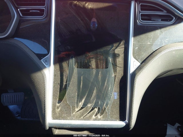 43775667 :رقم المزاد ، 5YJSA1H18FFP69395 vin ، 2015 Tesla Model S 60/70/85 مزاد بيع
