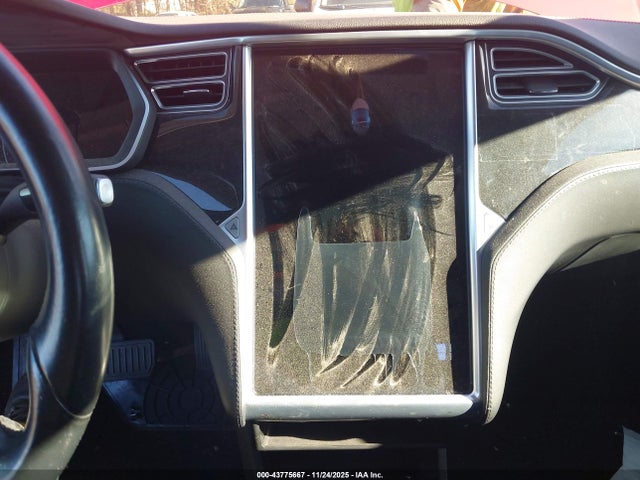 43775667 :رقم المزاد ، 5YJSA1H18FFP69395 vin ، 2015 Tesla Model S 60/70/85 مزاد بيع