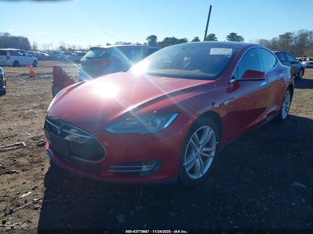 43775667 :رقم المزاد ، 5YJSA1H18FFP69395 vin ، 2015 Tesla Model S 60/70/85 مزاد بيع