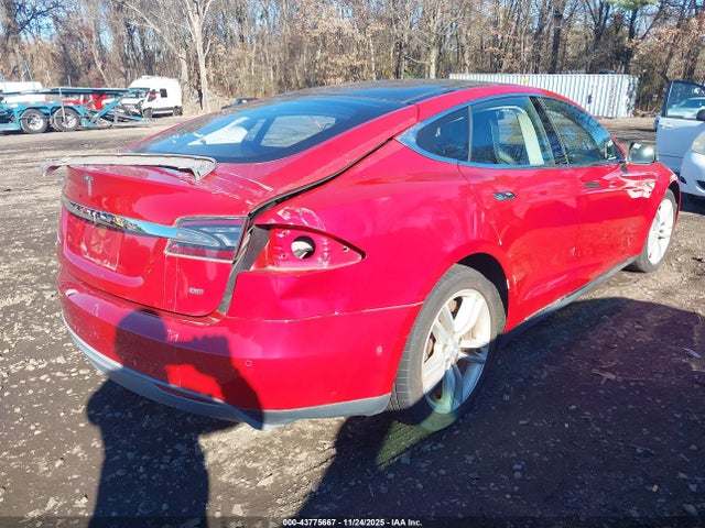 43775667 :رقم المزاد ، 5YJSA1H18FFP69395 vin ، 2015 Tesla Model S 60/70/85 مزاد بيع