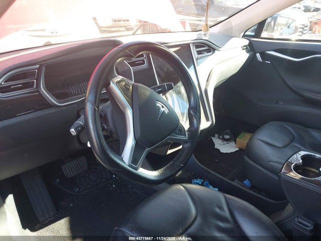 43775667 :رقم المزاد ، 5YJSA1H18FFP69395 vin ، 2015 Tesla Model S 60/70/85 مزاد بيع