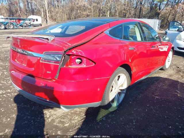 43775667 :رقم المزاد ، 5YJSA1H18FFP69395 vin ، 2015 Tesla Model S 60/70/85 مزاد بيع