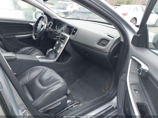 2017 VOLVO S60 YV140MTL2H2431612 Photo 4