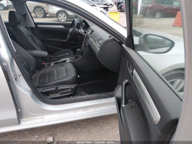 2019 VOLKSWAGEN PASSAT 1VWLA7A30KC003930 Photo 4