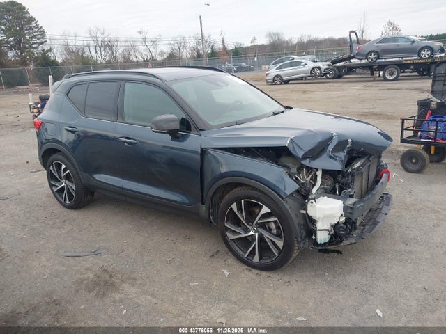 2022 VOLVO XC40 YV4162UM2N2661341