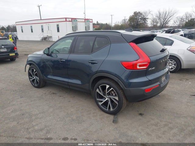 2022 VOLVO XC40 YV4162UM2N2661341 Photo 2