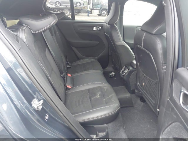 2022 VOLVO XC40 YV4162UM2N2661341 Photo 7