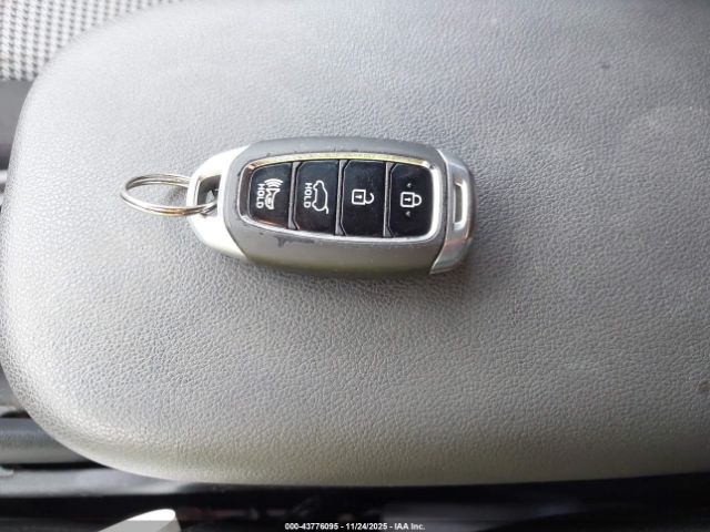 2018 HYUNDAI KONA KM8K22AA0JU135815 Photo 10