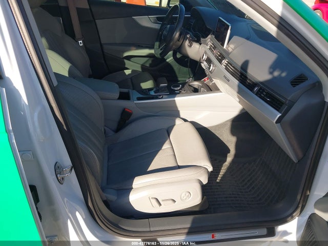 2017 AUDI A4 WAUFNAF42HN042953 Photo 4