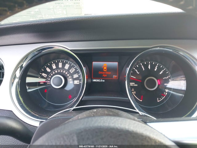 Продажа на аукционе авто 2014 Ford Mustang V6 Premium, vin: 1ZVBP8EM9E5255655, номер лота: 43776165