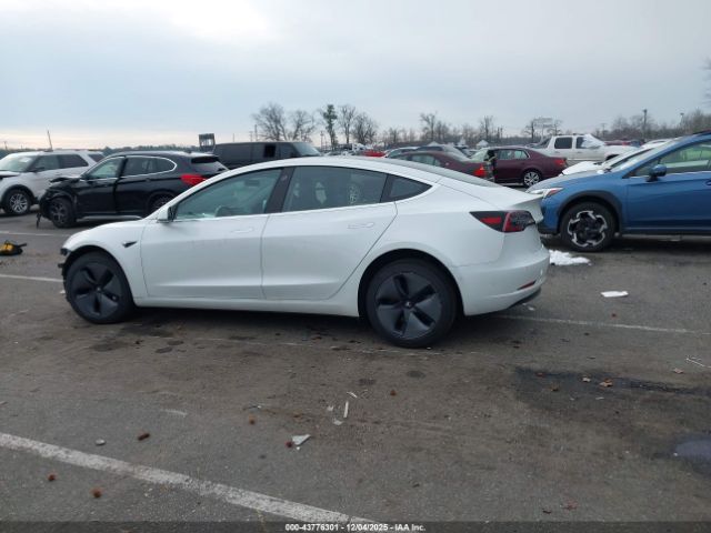 2018 TESLA MODEL 3 5YJ3E1EAXJF153056 Photo 2
